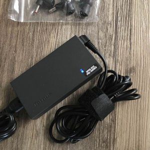 65W UNiversal Laptop Charger - Targus